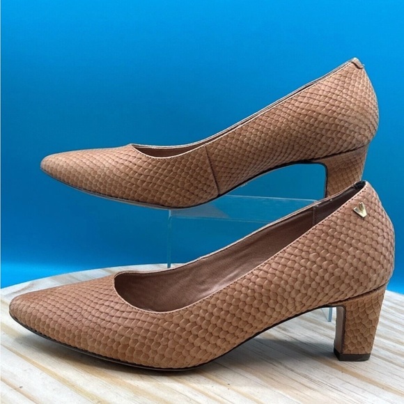 Vionic Brown Textured Heels - Picture 1 of 7